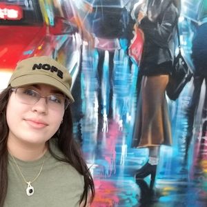 Meet your Posher, Alejandra